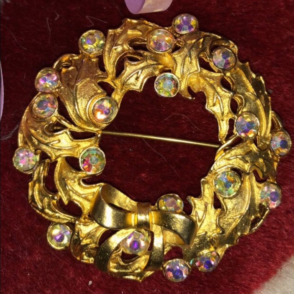 New Gold Tone Christmas Wreath Pin Crystals